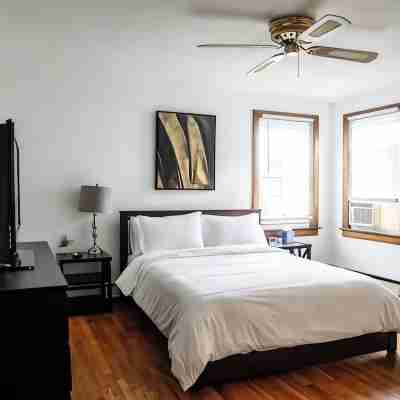 Entire House, Sleep 12, Garage, Fully Fenced Backyard Rooms