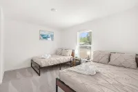 Charming 4-bedroom house with WiFi and AC in pleasant Spring Hill - 4-Star