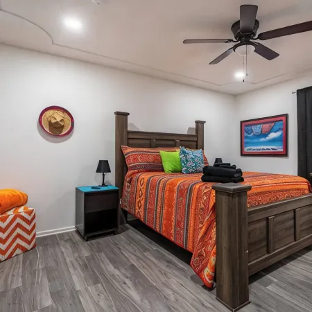 The University-2 bed/2bath-straightshot to Tech