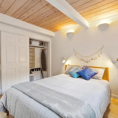 Designer Home Near Stanford/Tech Hub+AC/Gym/Office/BBQ/Parking. 2 Bed/1 Bath.