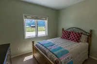 Family Friendly - On Ten Acres 3 Miles to Town - Stunning Views and Country Feel - 4-Star
