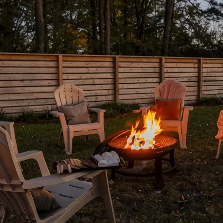 Stylish Durham Getaway Near Duke / DT - Fun Backyard