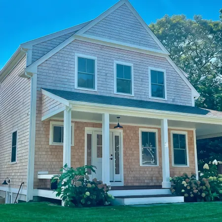 Charming 3-bedroom w/loft.New Construction home with AC,WiFi. Short walk to town