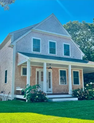 Charming 3-bedroom w/loft.New Construction home with AC,WiFi. Short walk to town - 4-Star