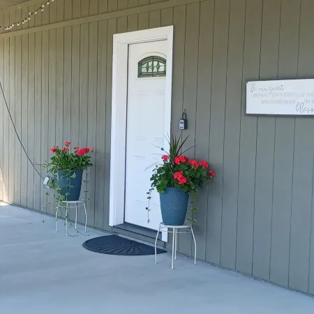 French Country Farmhouse -15 min from Glacier NP-Whitefish Mtn, & Flathead Lake!