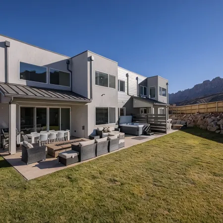 Gorgeous New 4 Bedroom Home Minutes from Arches