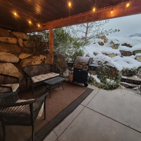Great Sandy apartment with hot tub and pool table!