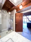 FLAT, Lakefront chalet; Hottub, Playground, Firepit, Wifi, and more! - Boutique
