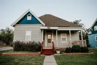 Cool, Trendy house in Dodge City! The Painted Cow - 3-Star