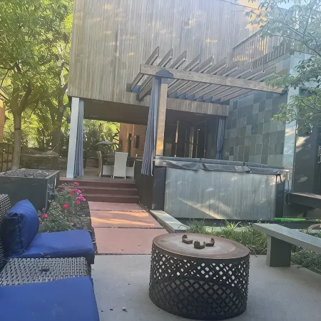 3-Bedroom, Outdoor Japanese Soaking Tub, Fire-Pit, originally built in 1890!