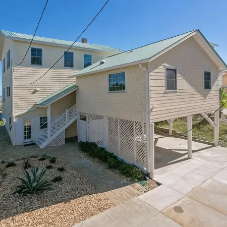 Relaxed Cancellation Policy! Oceanfront home with pool,hot tub, fire pit, bikes.