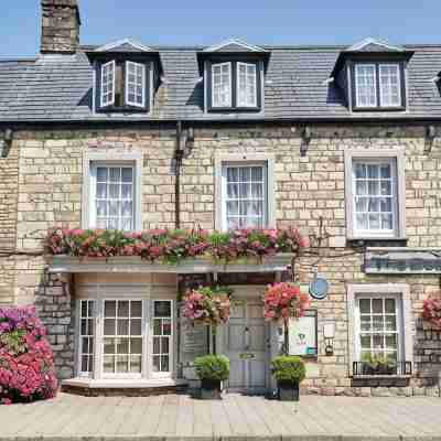 Bear Crickhowell Hotel Exterior