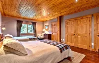 Luxury Tahoe/Donner Home w/Mountain Views, Sauna & Hot Tub! - 6 Bed / 4.5 Bath - พร้อมระเบียง