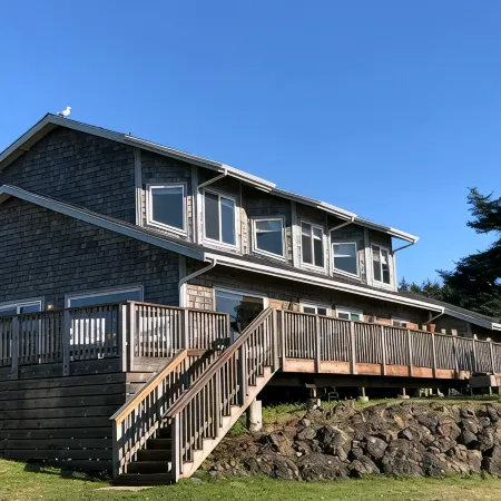 Beach House Getaway!!                                       Clam Dig Dates!!