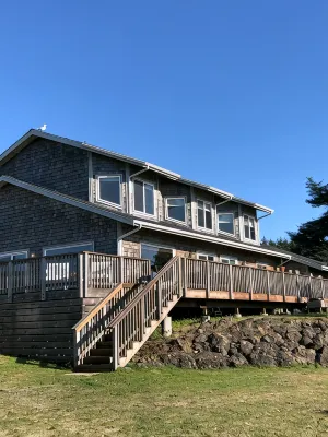 Beach House Getaway!!                                       Pack Your Bags!! - 4-Star