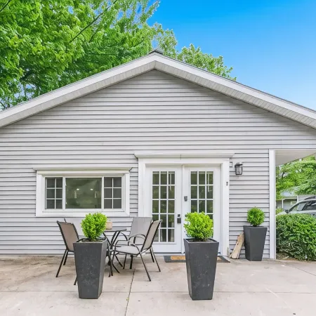Little Bell's Bungalow / Walkable to Saugatuck and Douglas / Updated