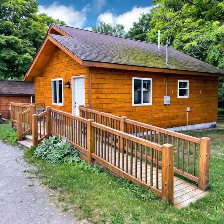 2 bedroom cottage 2.5 miles from Munising, MI and the Pictured Rocks Cruises.