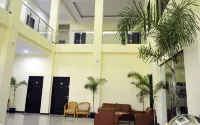 Hotel Grand Mahkota Lamongan - parking