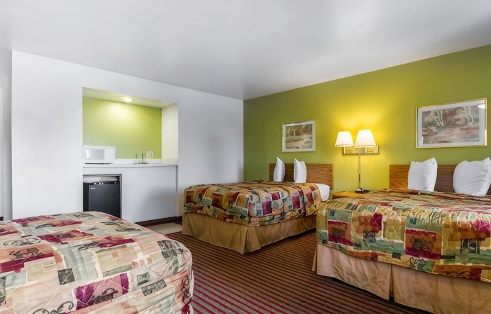 Econo Lodge Madison East