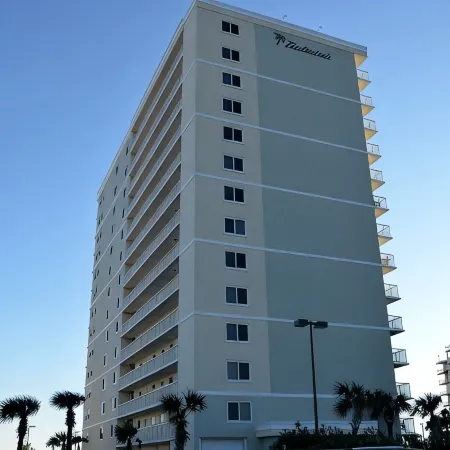 Book Now!! Beachfront- Amazing Sunsets -Tradewinds