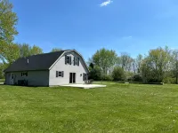 A Cozy Family Retreat in Nature, or Perfect Romantic Getaway for Two! - 3-Star