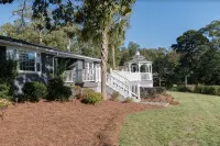 Amazing Lake House on Lake Murray, Columbia w/ Private Dock, Outdoor Kitchen. - 4-Star