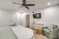4Br Granbury Lakefront Home w/ Hot Tub, Dock & Game Room - Balkon