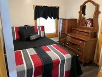 Direct Trail Access-L & R Lakeside Rentals with this Beautiful Camp on Long Lake - 3-Sterne