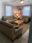 Vintage beach bungalow. Steps to beach! Bring your dog! -  Privatzimmer