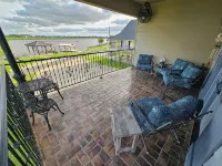 WATERFRONT Lake House w/ King Beds, close to Casinos - 4-Star