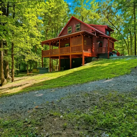 Log Cabin, Utk/Neyland, Smokies, 16Acres, FP, HotTub, GameRoom, Fishing, Pets