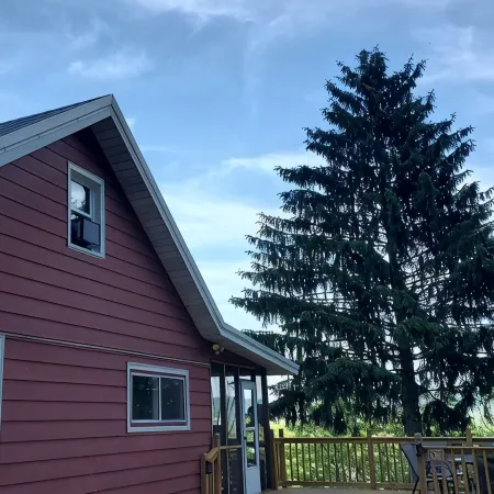 Newly remodeled, multifunctional, secluded retreat w/ views of Mississippi River