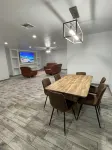 Modern 3-bedroom 2-Bathroom home Conveniently located next to Texas Roadhouse! - Homestays