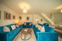 5 BD 3 bath/3 Car Drive/Large Garden/Pet Friendly - 4-Star