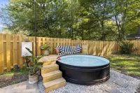 White Guesthouse with a Pool - homestay