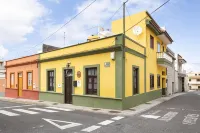 TenoHomes Tabaiba Guesthouse - parking