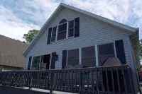 Southshore Lakehouse on Gun Lake -Like New Home on Goldcoast of Gun Lake - 4 tähden