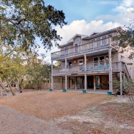 "Good Tides" Oceanside beach house with private heated pool & hot tub, Duck, NC