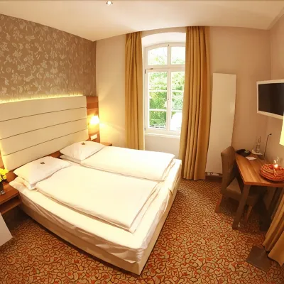 Schlosshotel Molkenkur Hotels near University Square