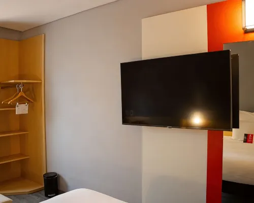 Ibis Monterrey Valle Photos