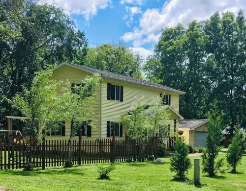 Devil's Lake Cottage - Family Friendly a block from State Park Entrance! Skiing - 3 stjerner