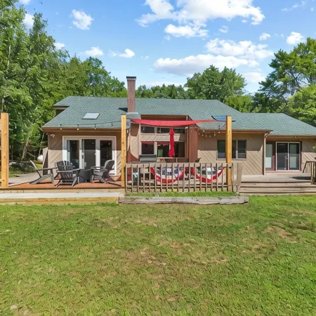 Spacious Trickey Moose Family Retreat - Woodstove, Firepit, Kayaks, Water Access