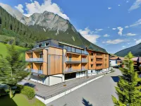Alpine Lodge Klösterle am Arlberg - Mountain view