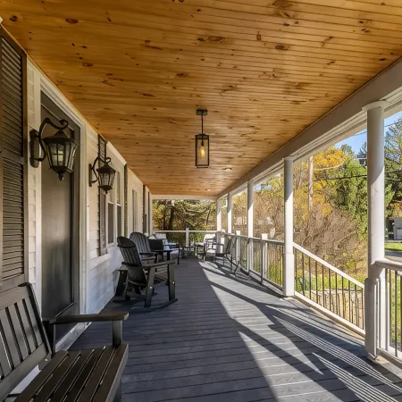 11 bedroom Lodge - Swim Spa/Hot Tub - Firepit - Game room - sleeps 26