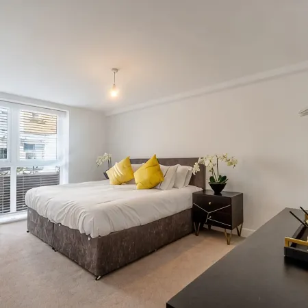High Spec Apt- Central Locat- Parking By Tempstay