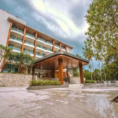 Luxtalay Khanom Hotel