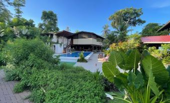 Perla Negra Beachfront - Housity