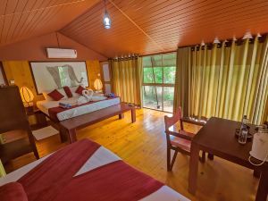 Yala Hotel Lion -Air Conditioned High Luxury Safari Camp