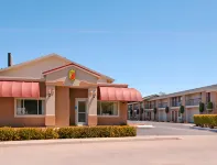 Super 8 by Wyndham Red Bluff Hotels near Dog Island Park