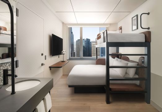 2. 모토 바이 힐튼..